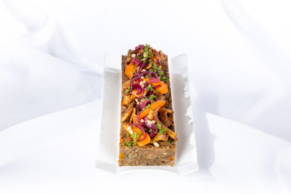 Bûche fondante de veau et girolles à partager, vinaigre d,Orléans (8-10 parts)