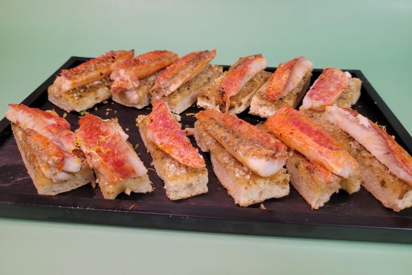 focaccia-de-rouget-sur-tapenade-citron-vert.jpg