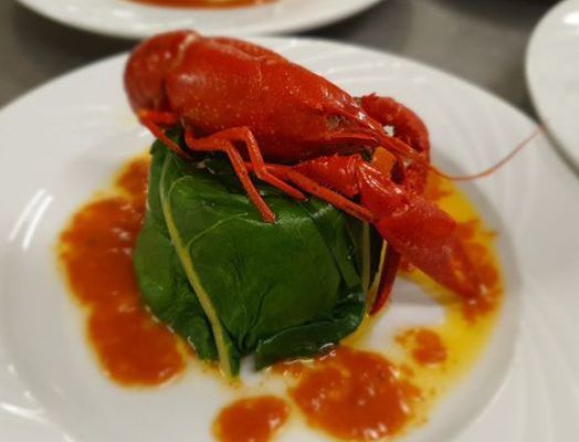 Gâteau d'écrevisses en habit vert, vinaigrette de tomates au Xérès