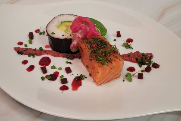 Nori d'Avocat, Filet de Saumon Gravelax, Crémeux de Betteraves, jeunes pousses